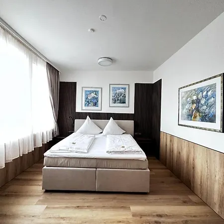 ビルガー エック ホテル 3*